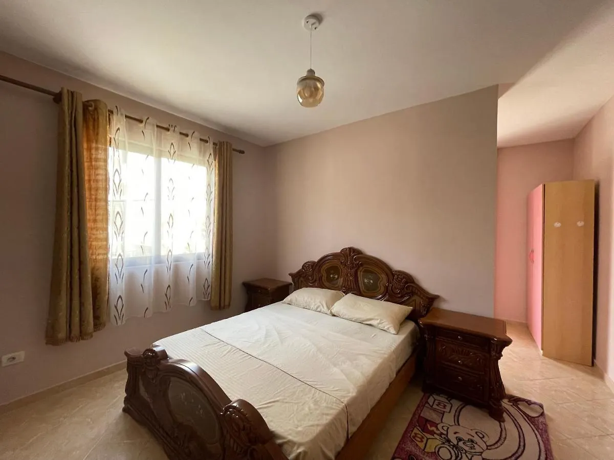 B&B - Private Rooms 2 티라나